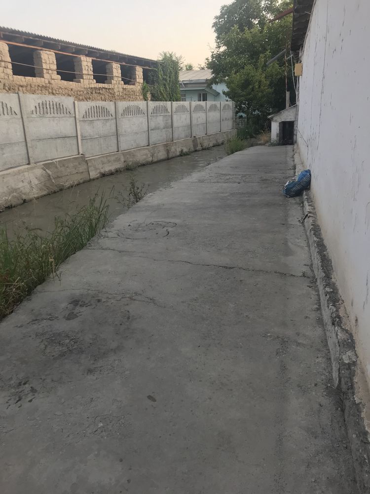 Tayyor 18 sotok hovli sotiladi Navoi kalxoz eski raddom oldida