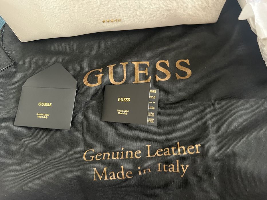 Чанта GUESS.Нова и 100% оригинал.С етикети,противопрахова торба,кутия