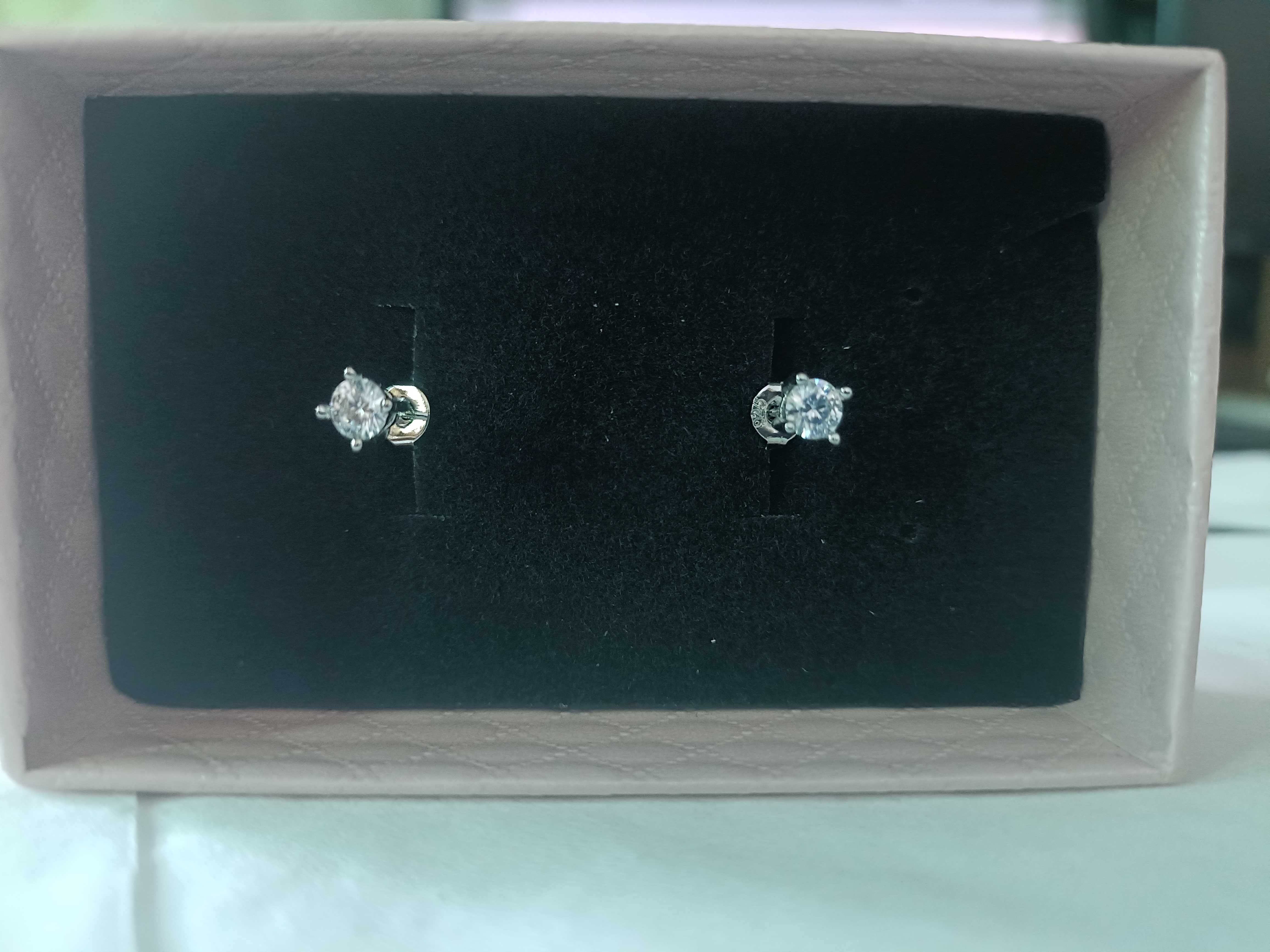 Cercei cu diamant Moissanite
