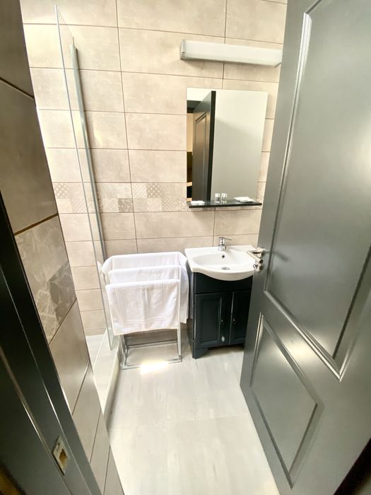 Vand pensiune 8 camere in centru