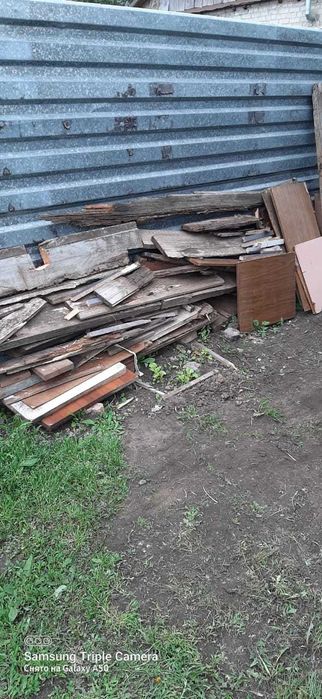 Отдам доски на растопку.