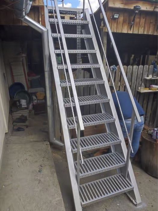 Scara zincata galvanizata la comanda