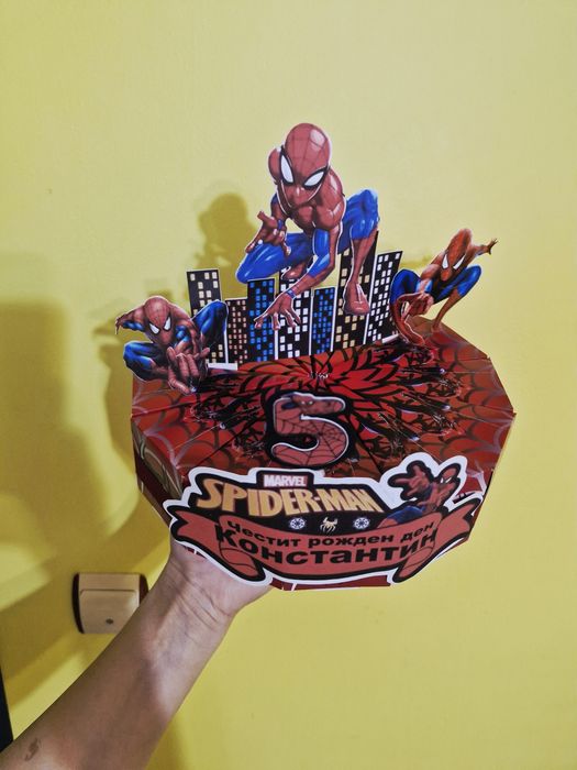 Бутафорна/картонена торта за рожден ден "Спайдърмен"