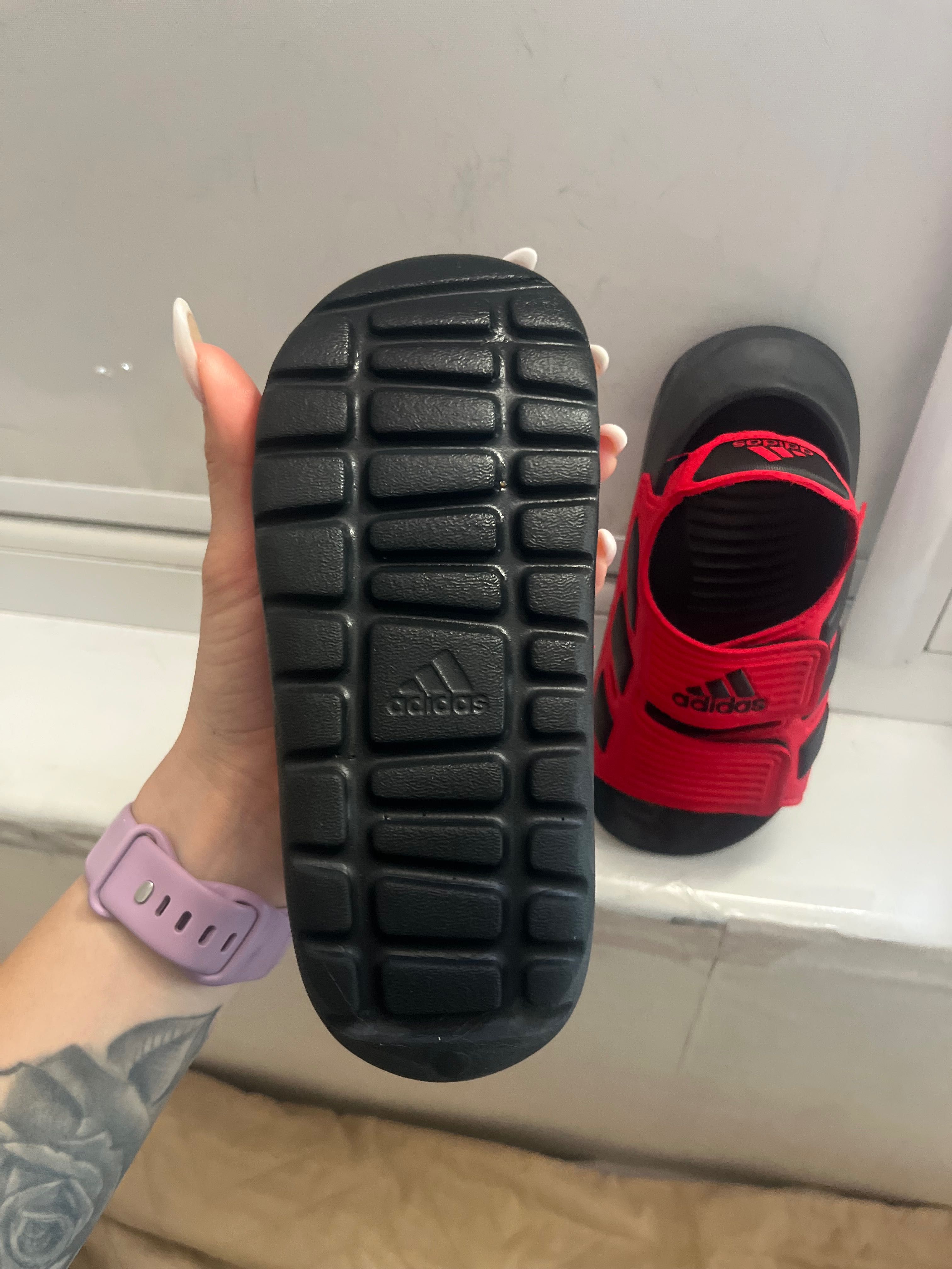 Чисто нови детски сандали Adidas
