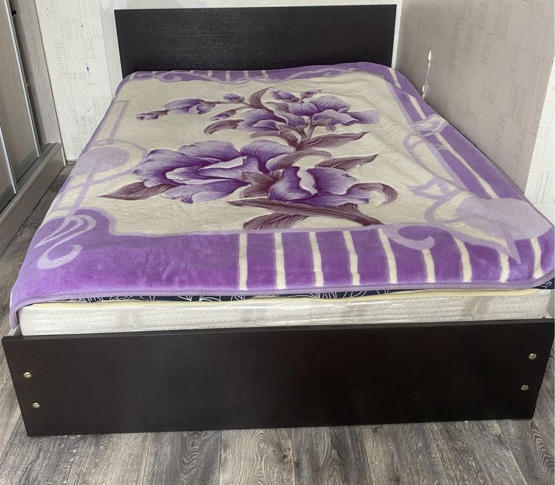 Продам 2х спальную кровать