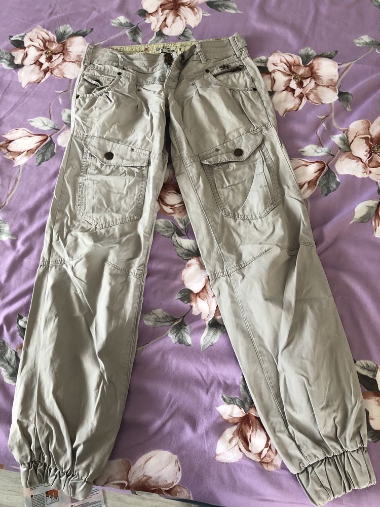 Pantaloni tip cargo - pull and bear xs