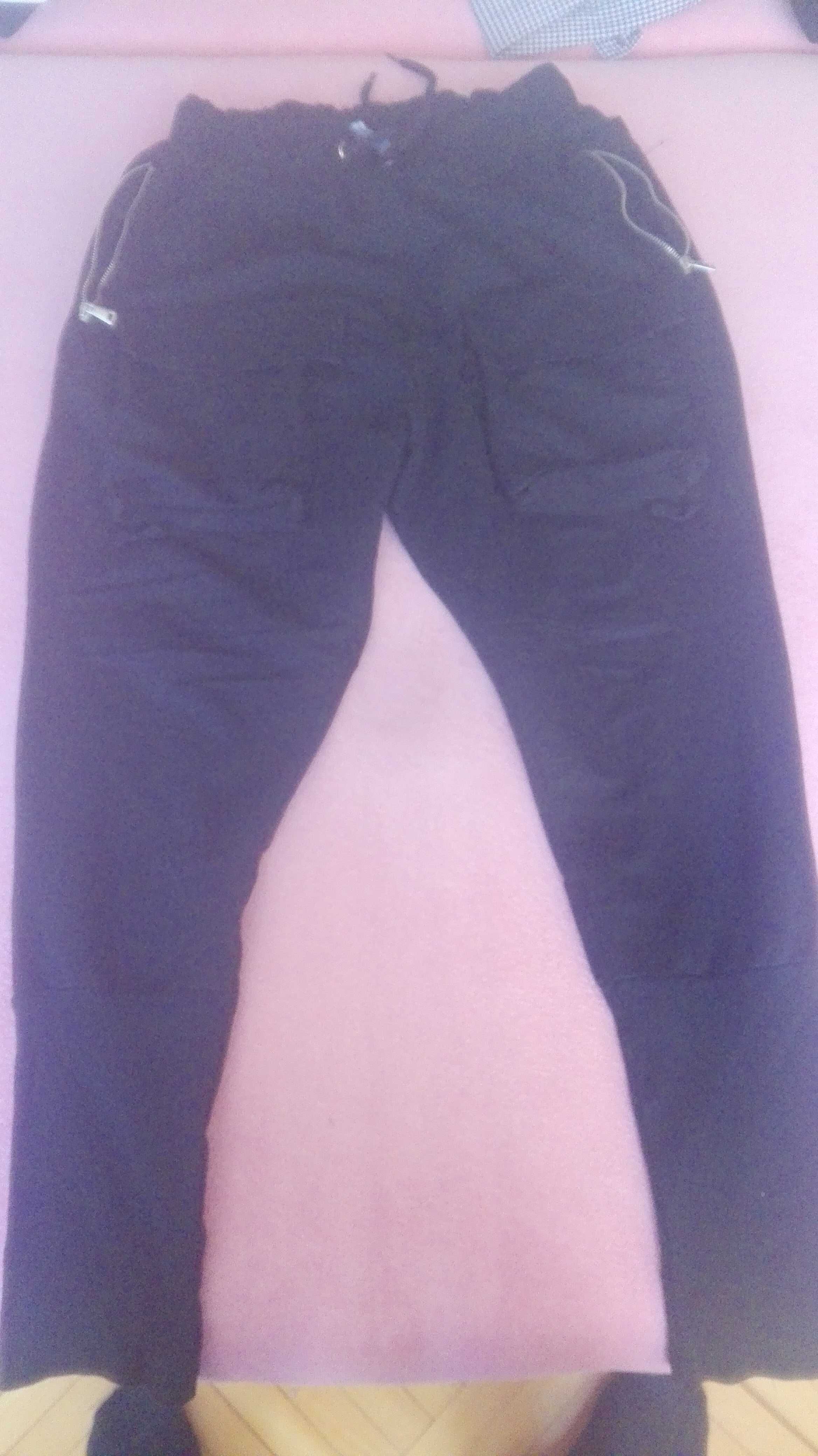 Pantaloni sport negri model foarte frumos