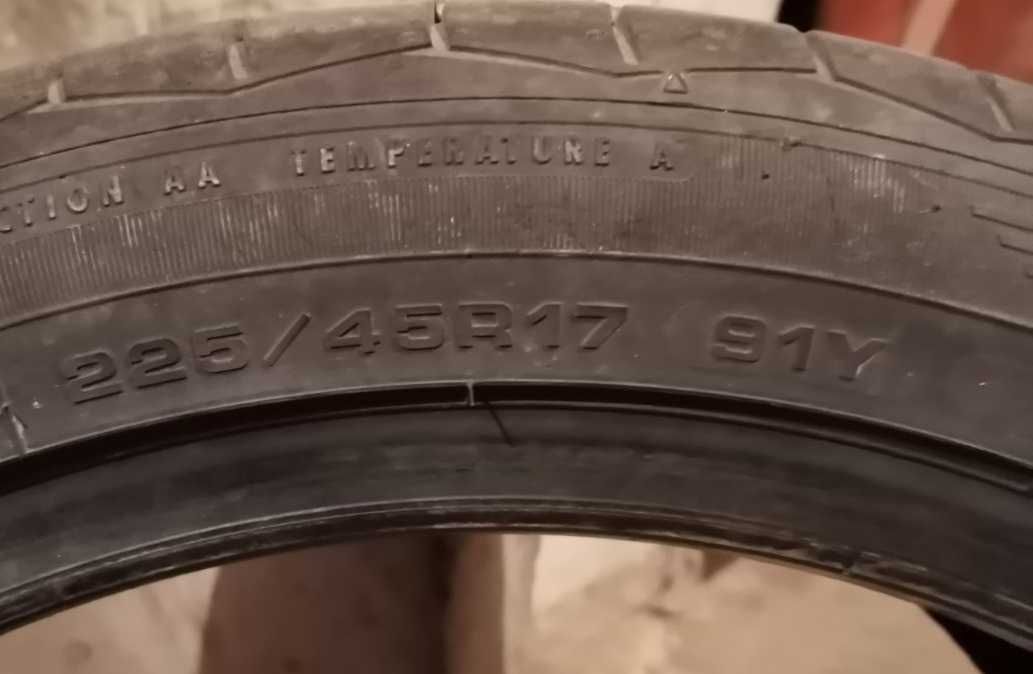 Продавам 2 броя летни гуми 225.45.17 на 1 сезон дот 2019 Debica