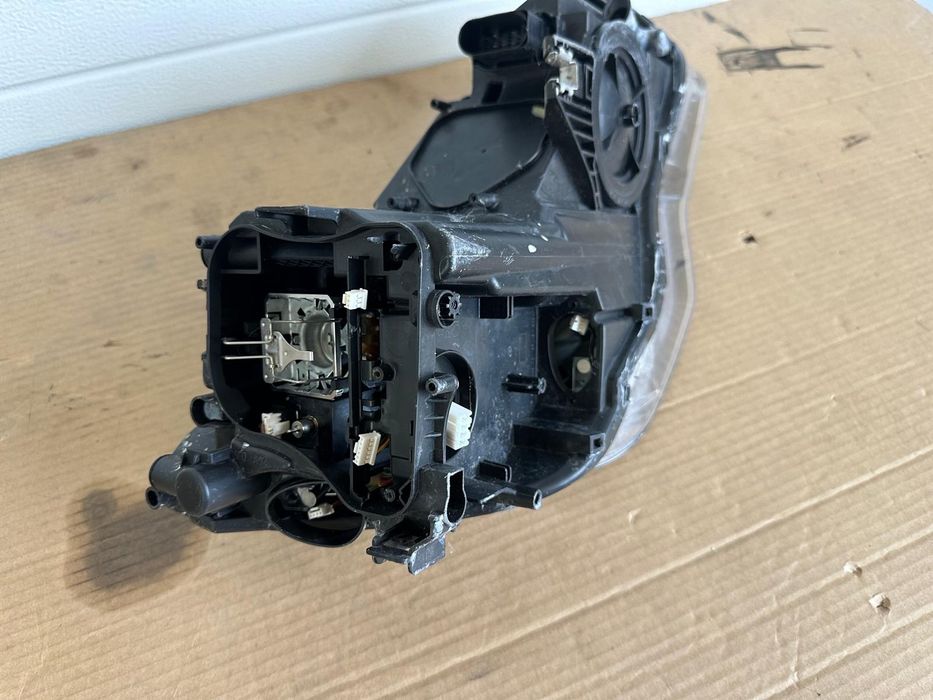 Ляв фар би-ксенон Ауди А1