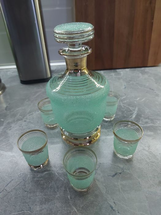 Продам графинчик со стопки из цветного стекла, недорого