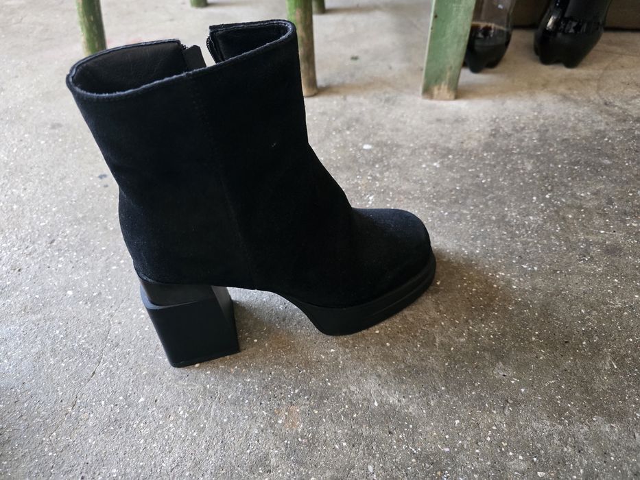 Черни велурени боти 40 номер