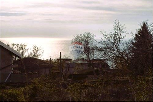 Два съседни парцела, гр. Балчик, в.з. Изгрев ТЕ