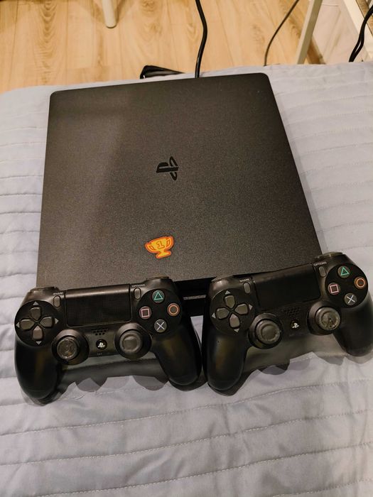 Sony PS4 Slim 500GB + 2 оригинални джойстика + 12 игри