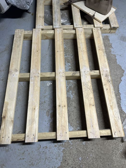 Продам поддоны в идеальном состояние