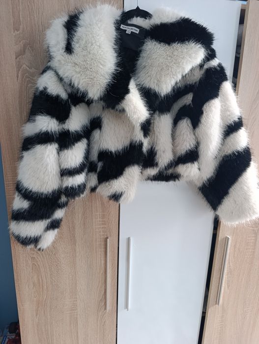 Късо дамско  елегантно палто