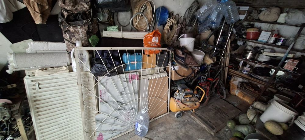 Har hil turdagi buyumlar va jixozlar bor