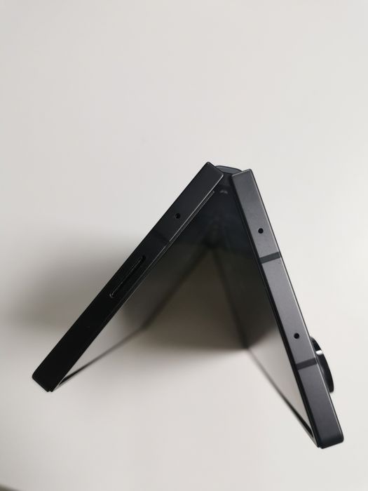 Samsung Galaxy Fold 6 – Crafted Black, 256GB + аксесоари