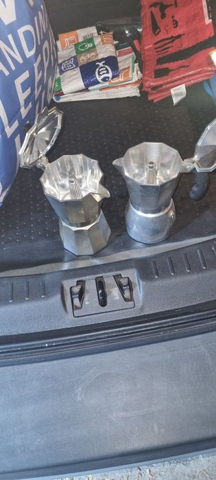 Vând  doua cafetiere