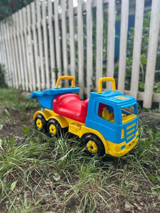 Продам детский  автомобиль