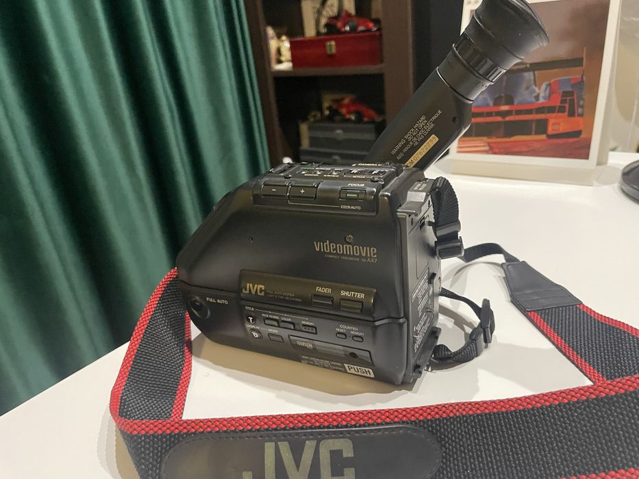 Cameră video JVC GR-AX7