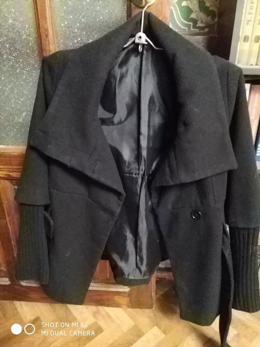 Черное пальто продается