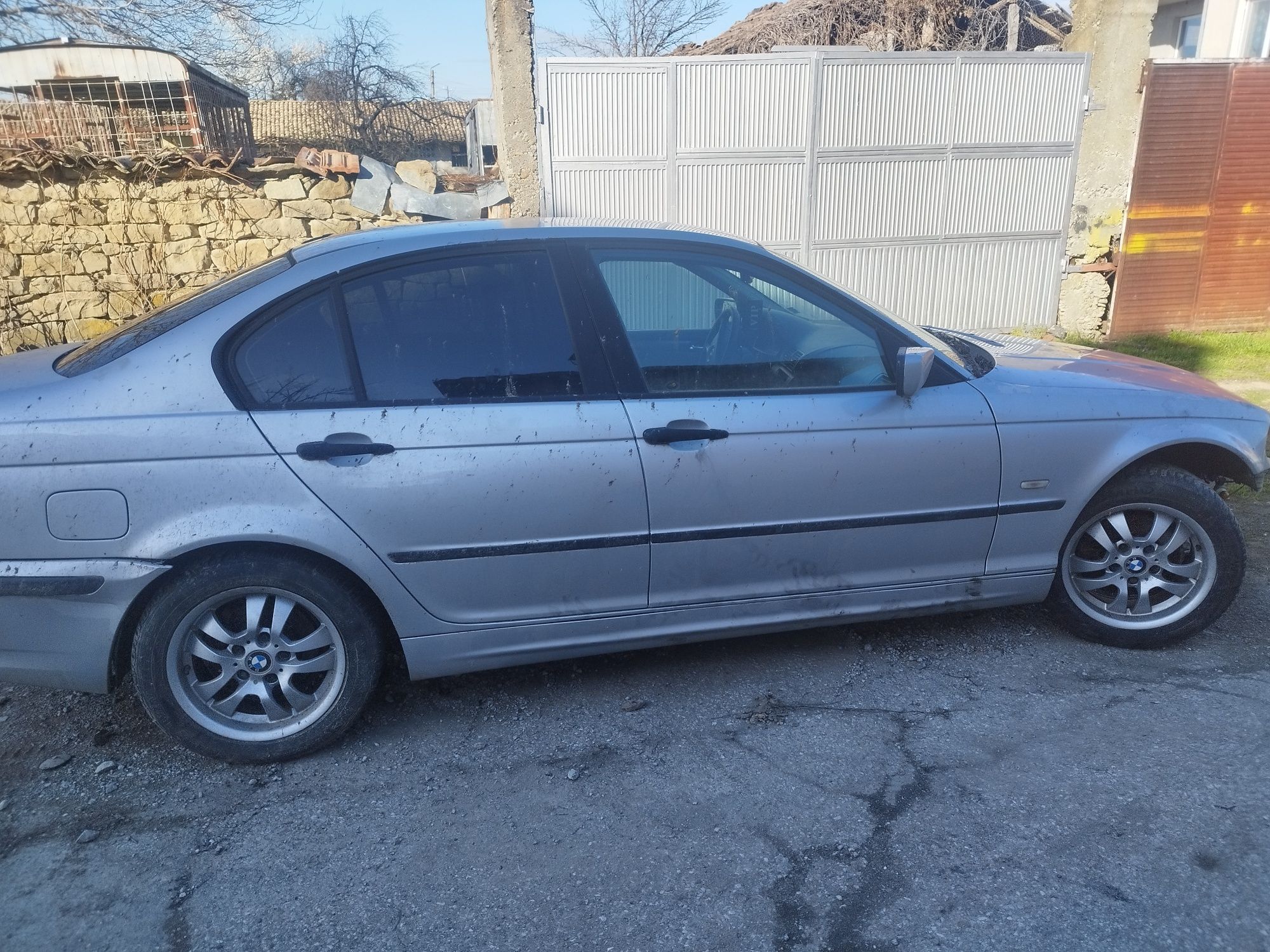 Продавам два броя BMW E46 320D 136 на части