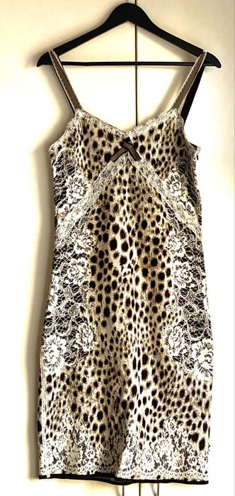 Рокля Marcaain оригинална размер с/м. Плътна , с вълна в състава, има