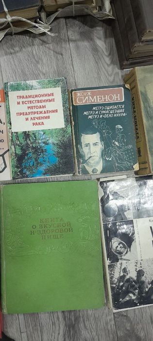 Книги примерно 450 шт