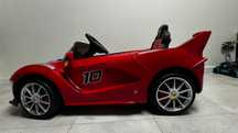 Детская машина. Оригинальная от Ferrari. Куплена в Urban Toys.