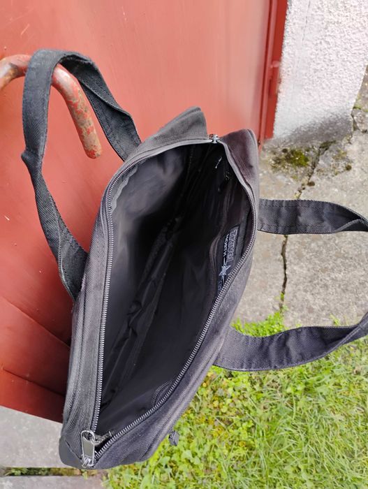 Geanta versatila - ideal pentru laptop de dimensiuni mici