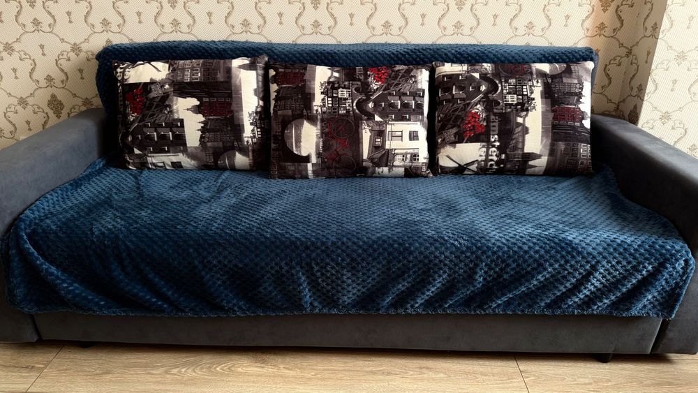 Диван раскладной ,в отличной состоянии