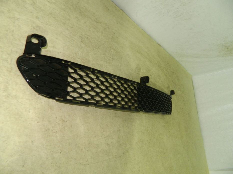 Grila centrala bara fata, Toyota Aygo, 05-09, 53112-0H010