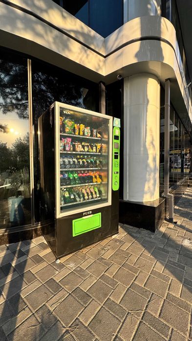 vending savdo avtomati (ichimlik va yeguliklar uchun). b/u