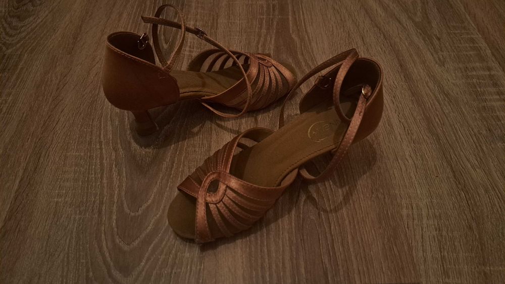 Бальные туфли,37 размер.БУ