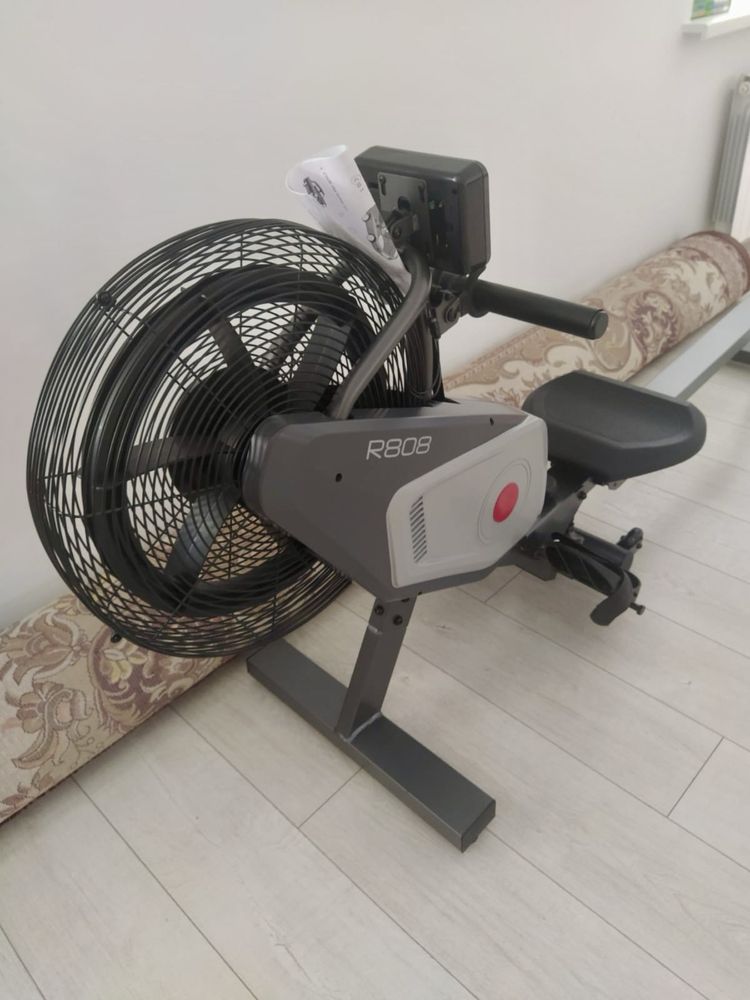 Продам новый гребной тренажер Carbon Fitness r808