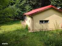 Casa  camere, baie, bucatarie, zona Gros- pe malul raului