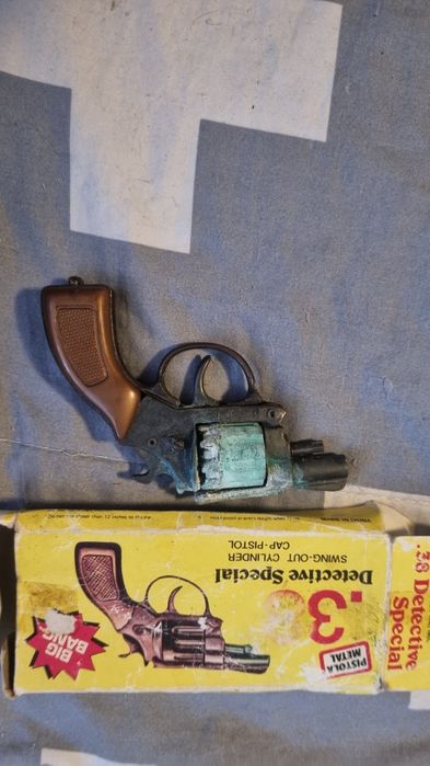 Пистолет играчка