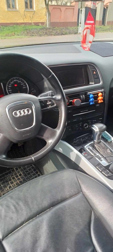 Audi Q5 2.0 TDi 170 cp