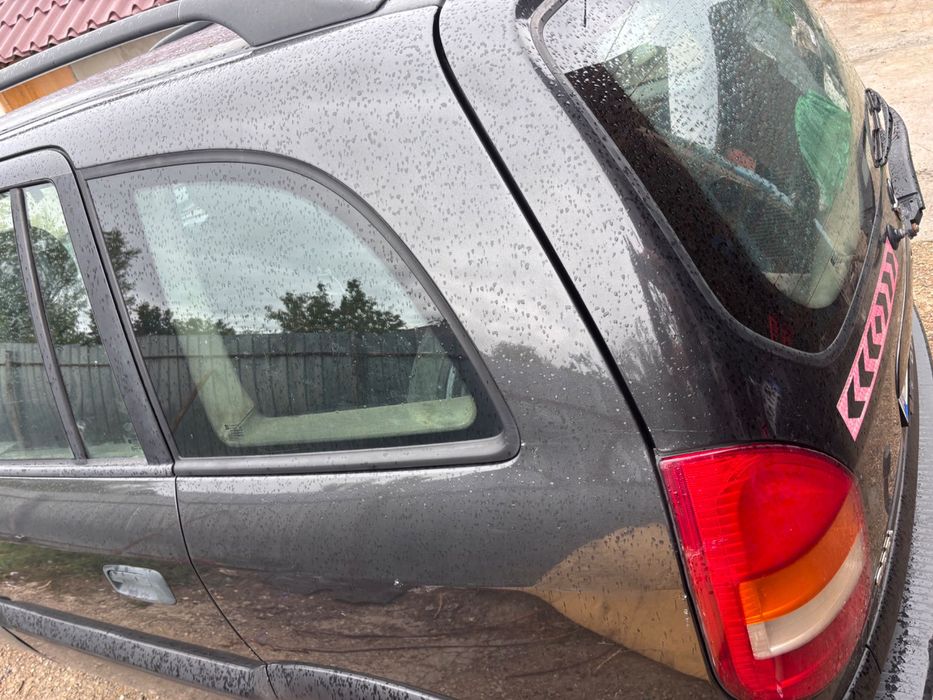 Vând Opel zafira