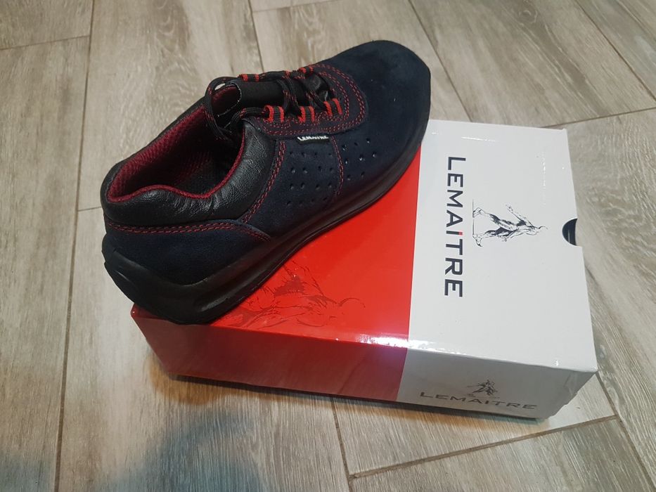 Vând pantofi cu protecție