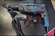 Vând Bosch Ciocan rotopercutor GBH2-28F 
Stare Nouă 
Contact:074322995