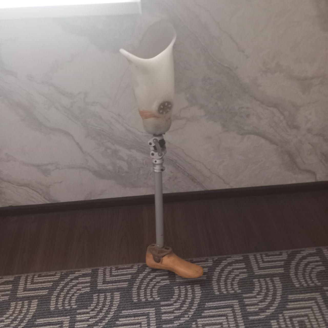 Holati udar oladiganlar aloqaga chiqsin