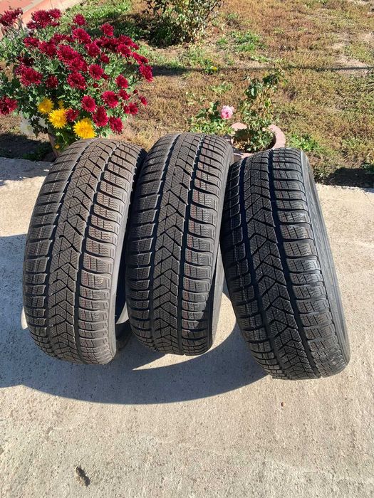 Vând anvelope noi Pirelli