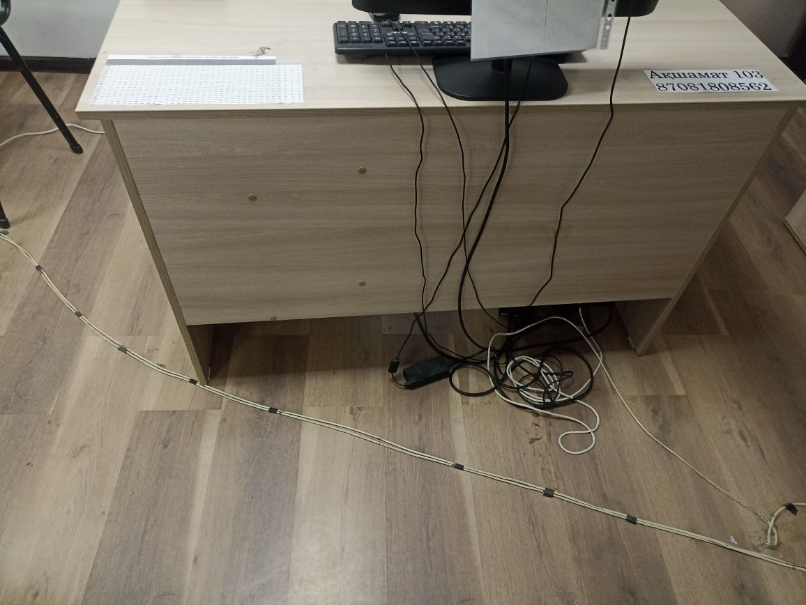 Шкаф столы стулья