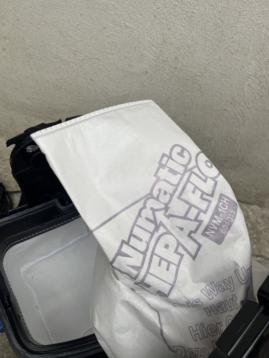 Aspirator profesional Numatic tip rucsac