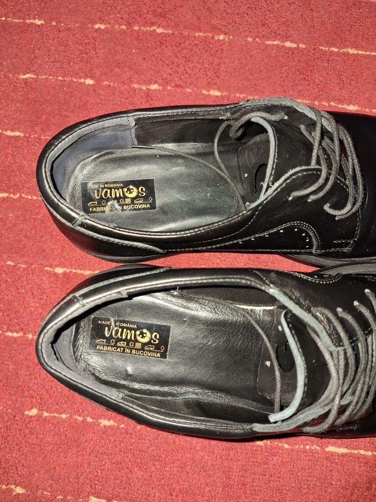 De vanzare pantofi marimea 42