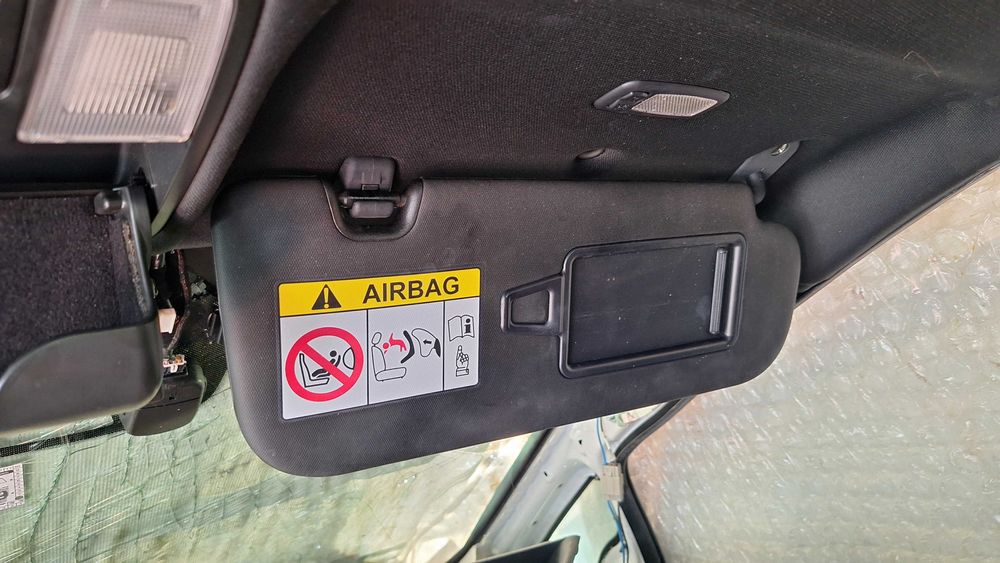 Черен централен плафон + черни сенници и др. KIA Seed