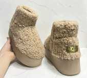 Noul model de UGG