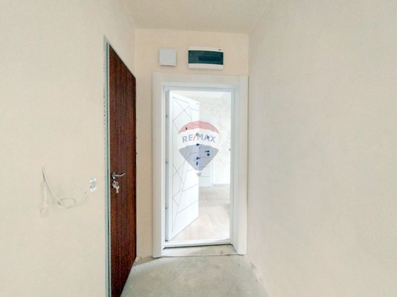 Продава се Двустаен апартамент в Варна, Виница - 75 кв.м за 1447 €/кв.м - Снимка #8