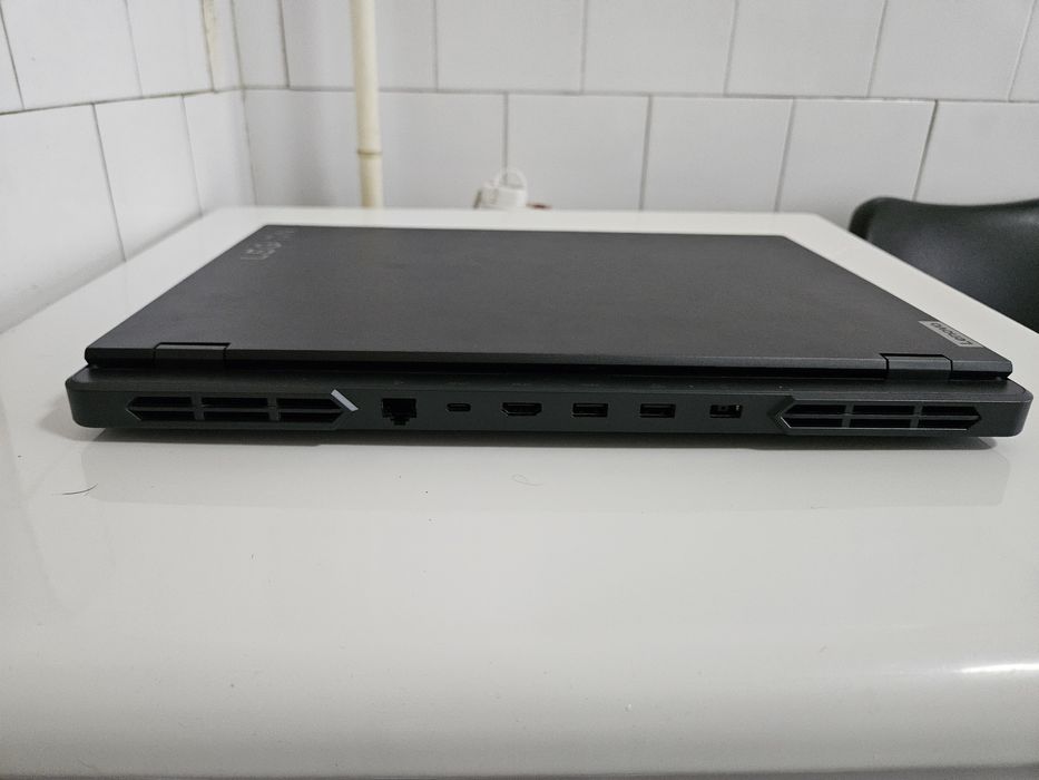 Vând Laptop Lenovo Legion Pro 5 16ARX8